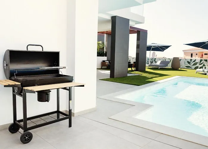 Macaronesia فيلة *