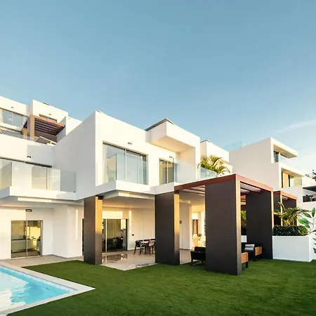 Villa Macaronesia - Seaviews, Large Terrace, Private Heated Pool & Bbq Costa Adeje