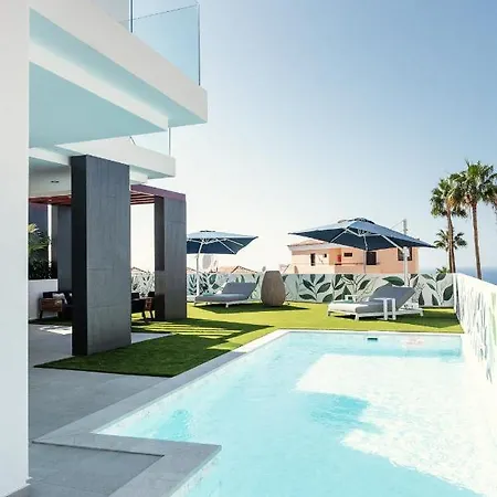 Macaronesia - Seaviews, Large Terrace, Private Heated Pool & Bbq Villa *