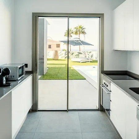 Macaronesia - Seaviews, Large Terrace, Private Heated Pool & Bbq *