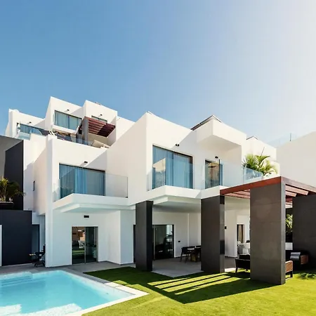Villa Macaronesia - Seaviews, Large Terrace, Private Heated Pool & Bbq *